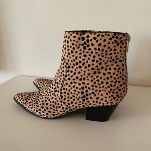 Qupid women’s leopard ankle boots